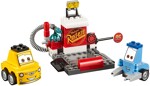 Lego 10732 Racing Cars General Mobilization 3: Chino and Cabu at emergency gas stations