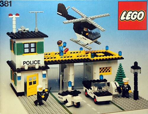 Lego 381-2 Police Headquarters