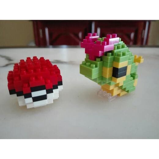 LNO 2331 Pokémon Caterpie and Pokeball