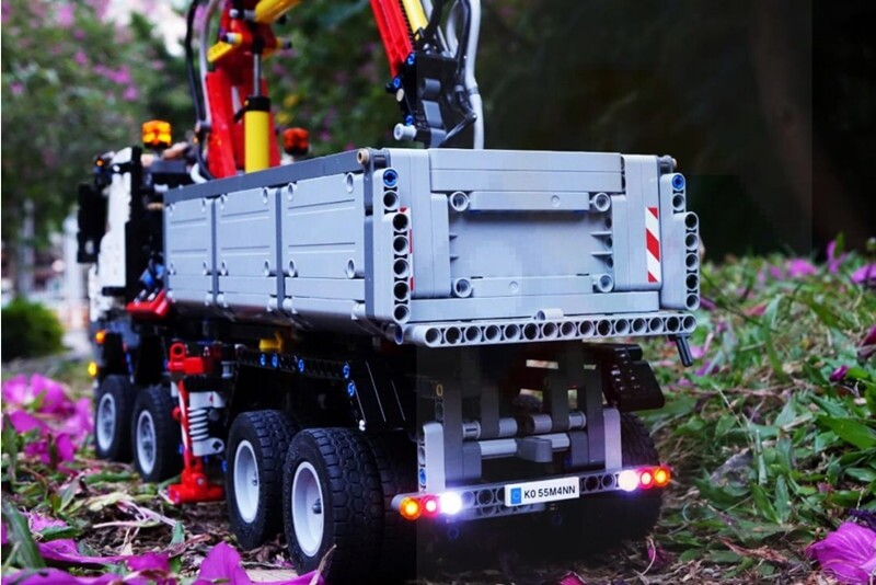 LEGO 42043 The Arocs Truck with LED Light Kit