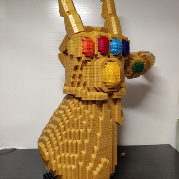PZX 8831-8 Large Avengers Thanos Infinity Gauntlet
