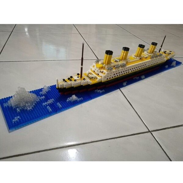 YZ 66503 Large Titanic Ship