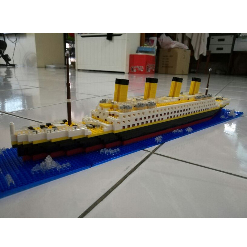 YZ 66503 Large Titanic Ship