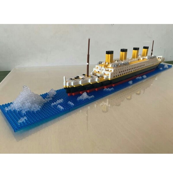YZ 66503 Large Titanic Ship