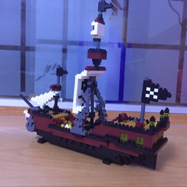 YZ 66505 Large Caribbean Pirate Skull Ship