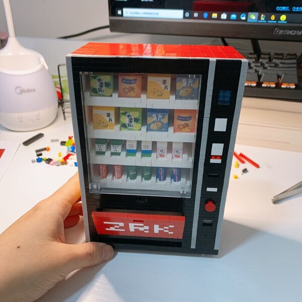 ZRK 7823 Pikachu Drinks Vending Machine