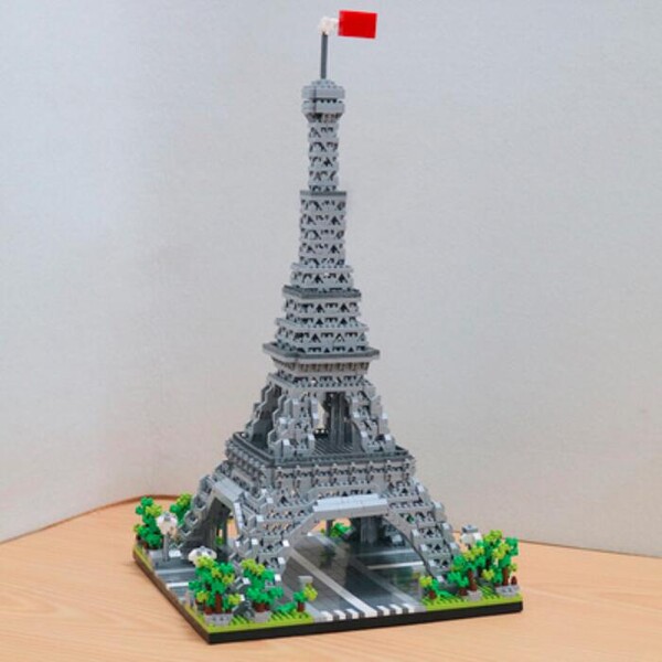 LEZI 8002 The Eiffel Tower Paris