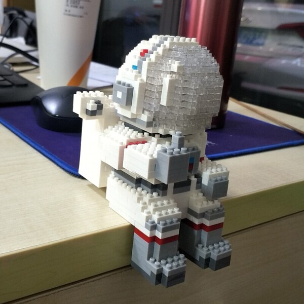 SC 8803-1 Astronaut with White Helmet