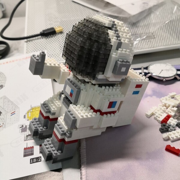SC 8803-2 Astronaut with Black Helmet