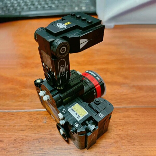 Lin 00845 Black Retro Flash Light SLR Camera