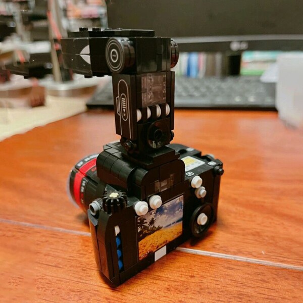 Lin 00845 Black Retro Flash Light SLR Camera