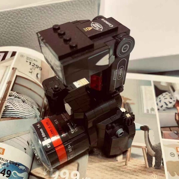 Lin 00845 Black Retro Flash Light SLR Camera