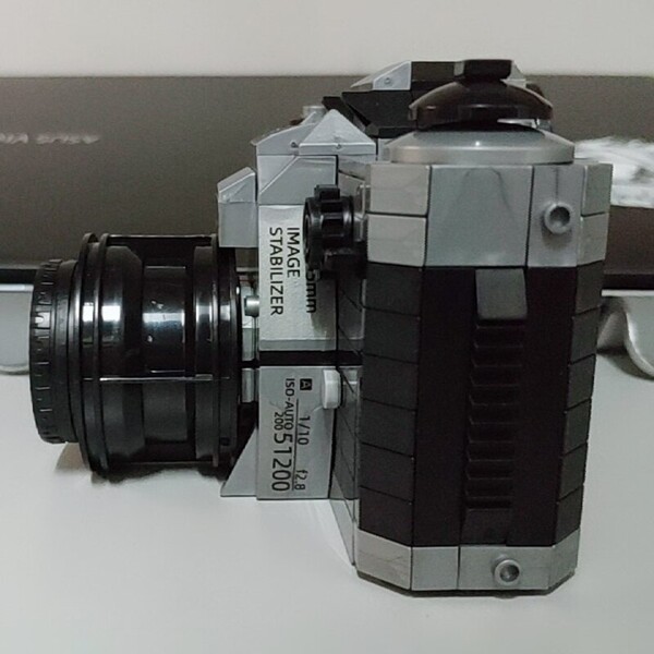 Lin 00846 Silver SLR Digital Camera