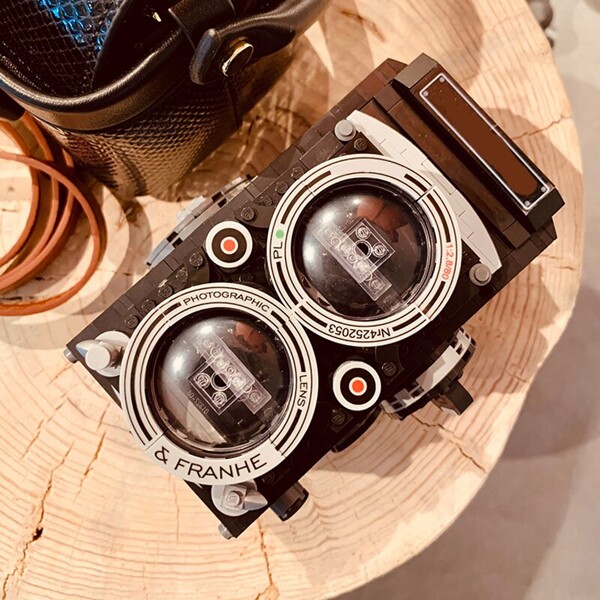 Lin 00847 Hand Operated Retro Camera