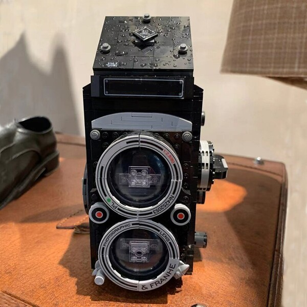 Lin 00847 Hand Operated Retro Camera