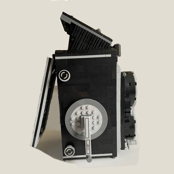 Lin 00847 Hand Operated Retro Camera