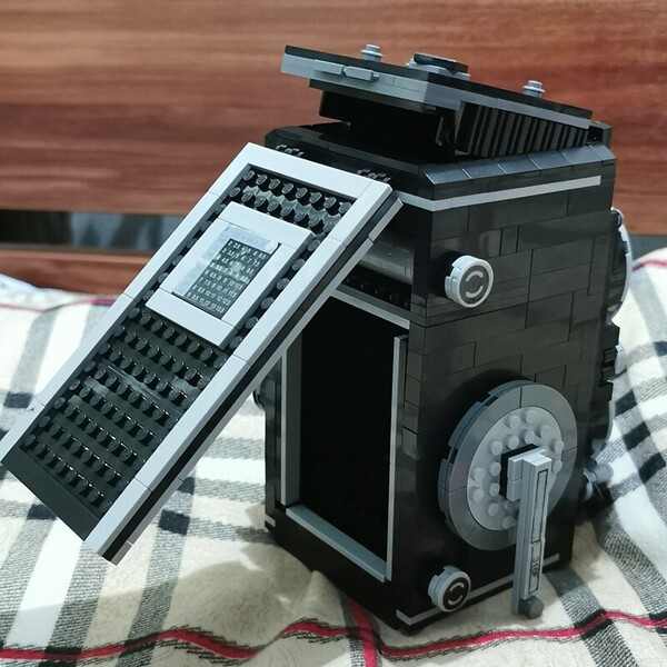 Lin 00847 Hand Operated Retro Camera