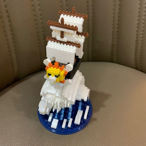 Wise Hawk 2656 Thousand Sunny Pirate Ship with Sea Wave
