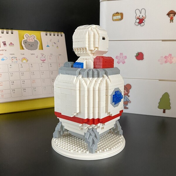 Wise Hawk 2685 Spaceman with Rocket