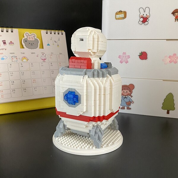 Wise Hawk 2685 Spaceman with Rocket