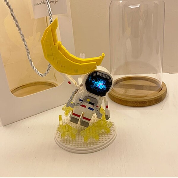 Wise Hawk 2692 Space Advanture Astronaut and Moon
