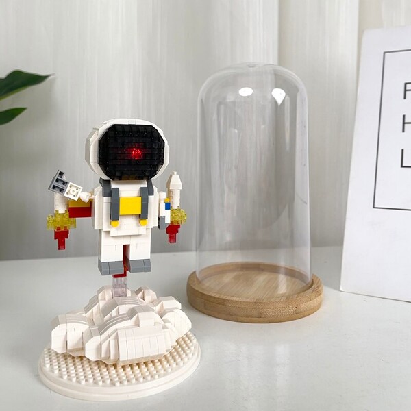 Wise Hawk 2693 Space Advanture Astronaut with Lift Off Rocket
