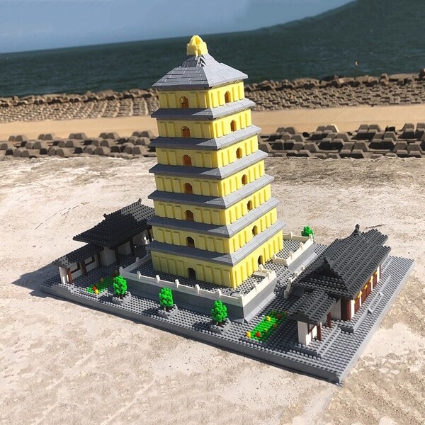 Lezi 8185 Giant Wild Goose Pagoda Tower