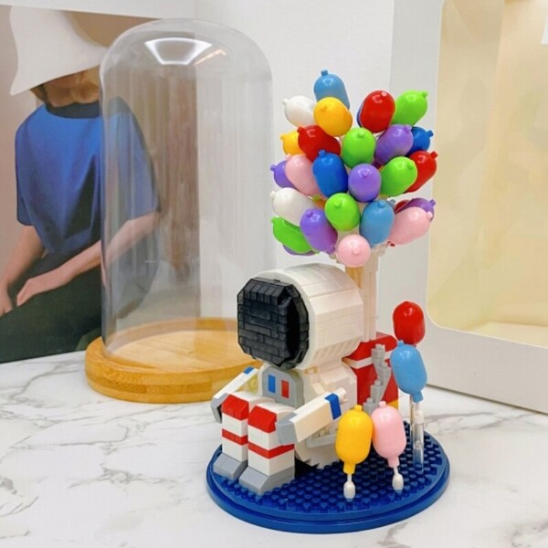 Wise Hawk 2703 Astronaut Spaceman Balloon with LED Light Display Covered Wood Base