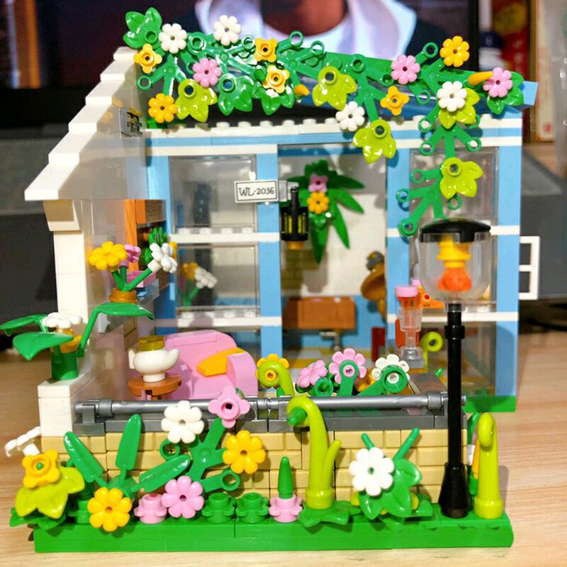 WLCX 2036 Fairytale Flower House