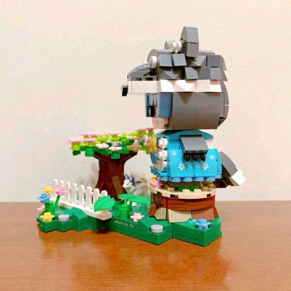 LOZ 1662 Kid Wearing Wolf Hat and Sakura Tree