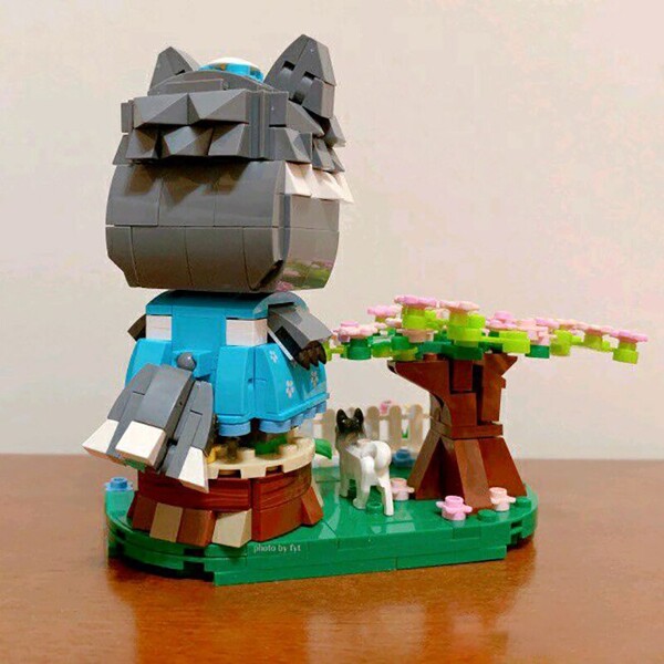 LOZ 1662 Kid Wearing Wolf Hat and Sakura Tree