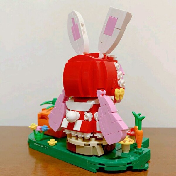 LOZ 1663 Rabbit Doll and Carrot