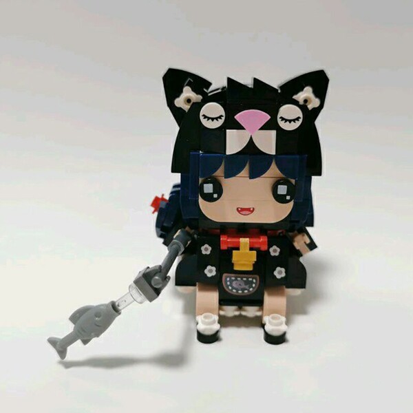 LOZ 1664 Cat Doll Standing on Bridge