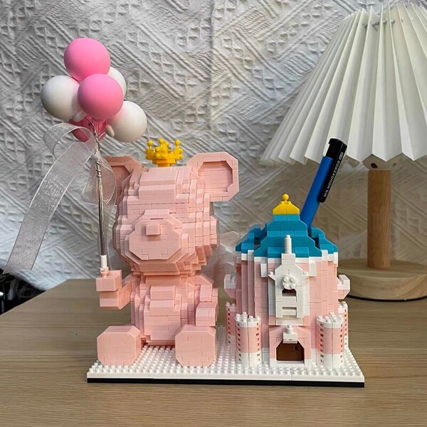 HC Magic 6904 Angel Bear Holding Balloon and Castle Pen