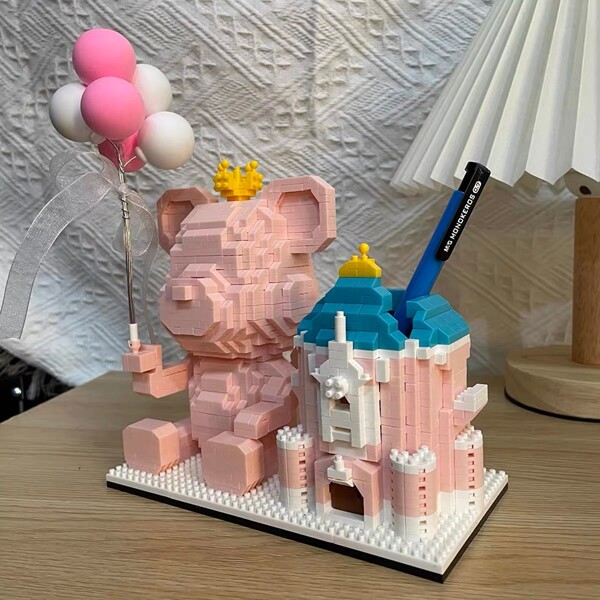 HC Magic 6904 Angel Bear Holding Balloon and Castle Pen