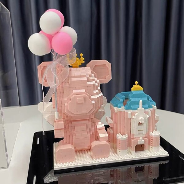 HC Magic 6904 Angel Bear Holding Balloon and Castle Pen