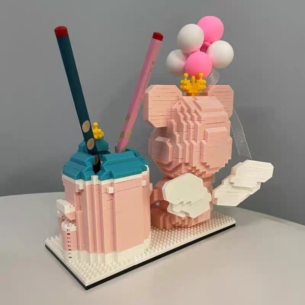 HC Magic 6904 Angel Bear Holding Balloon and Castle Pen