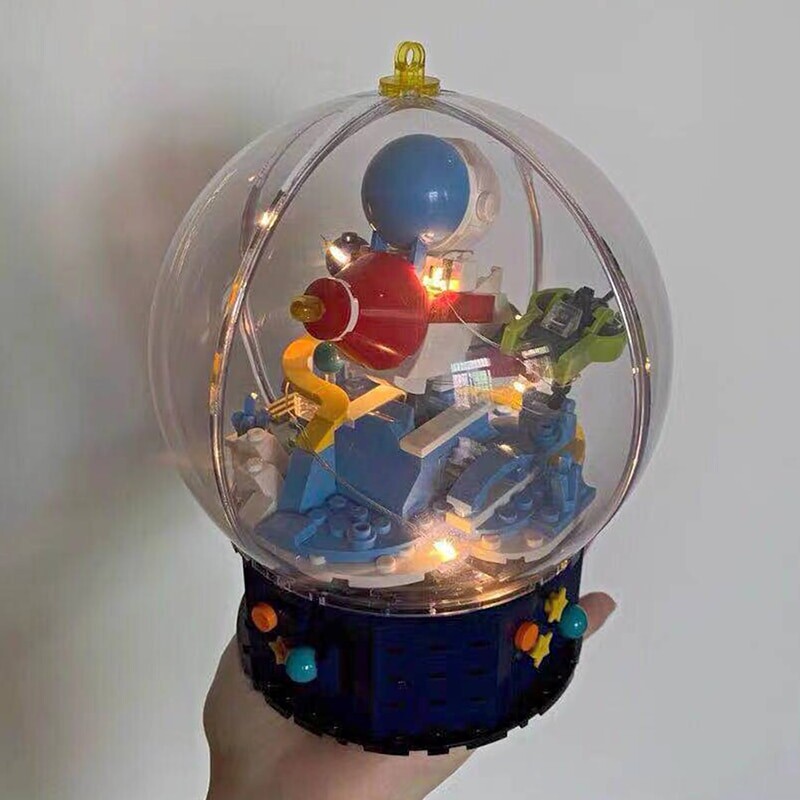 Hsanhe D001-3 Astronaut Flying Plane in Crystal Ball with LED Light
