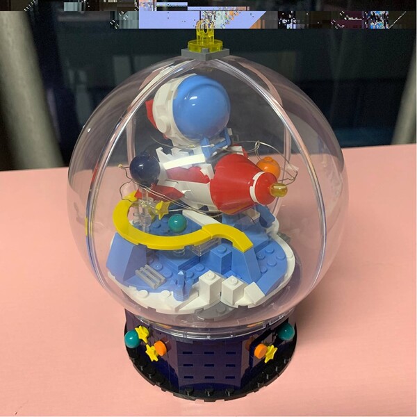 Hsanhe D001-3 Astronaut Flying Plane in Crystal Ball with LED Light
