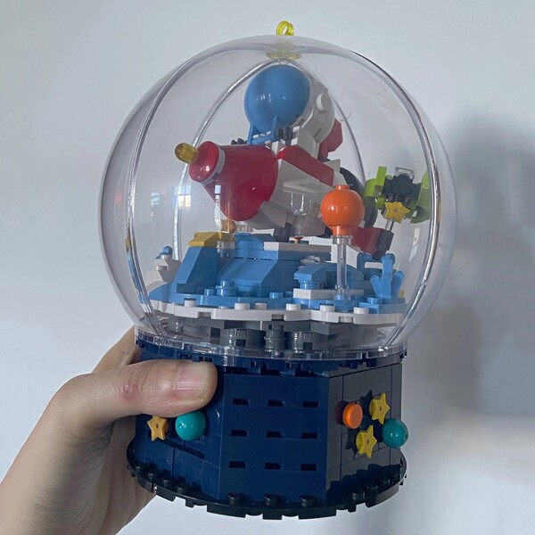 Hsanhe D001-3 Astronaut Flying Plane in Crystal Ball with LED Light