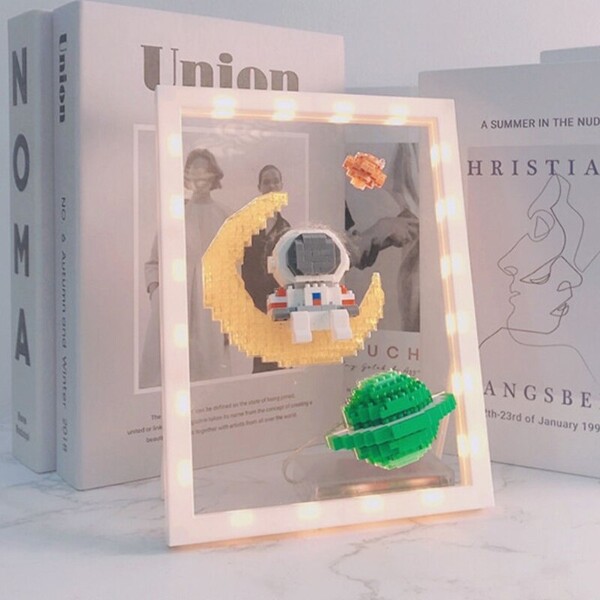 Boyu 7500C Space Astronaut Moon Sun Star Frame Light Model