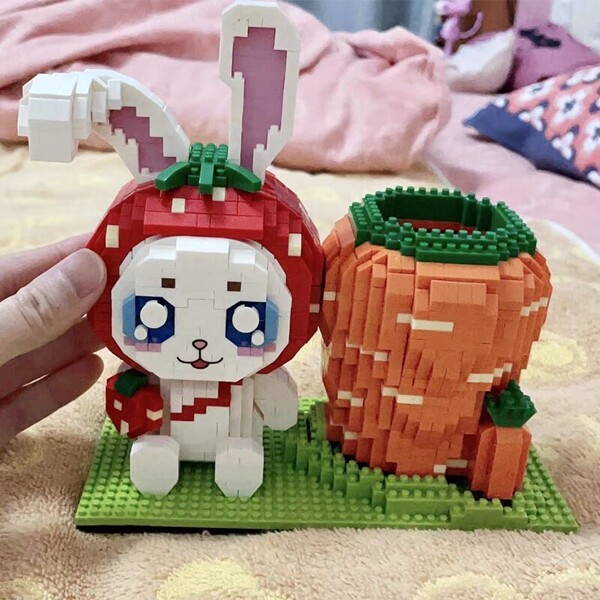 JN 3327 Animal World Strawberry Rabbit Carrot Pen Holder Model