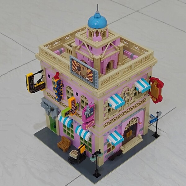 LOZ 1039-1042 City Architecture Hotel Restaurant Wine Bar Bank Cinema 3D
