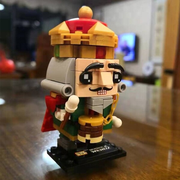 LOZ 1461-1465 Middle Ages Army Nutcracker King Emperor Soldier Doll Royal Guard Model