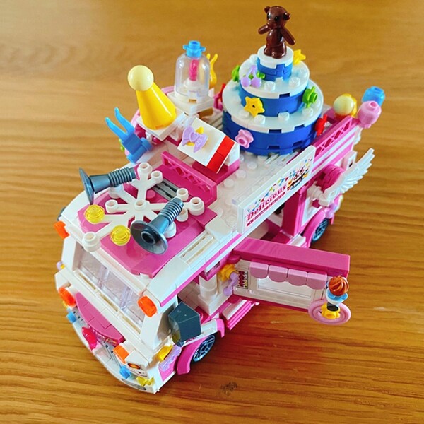 Lezi 00889 Bear Wedding Birthday Cake Car Food Truck Model