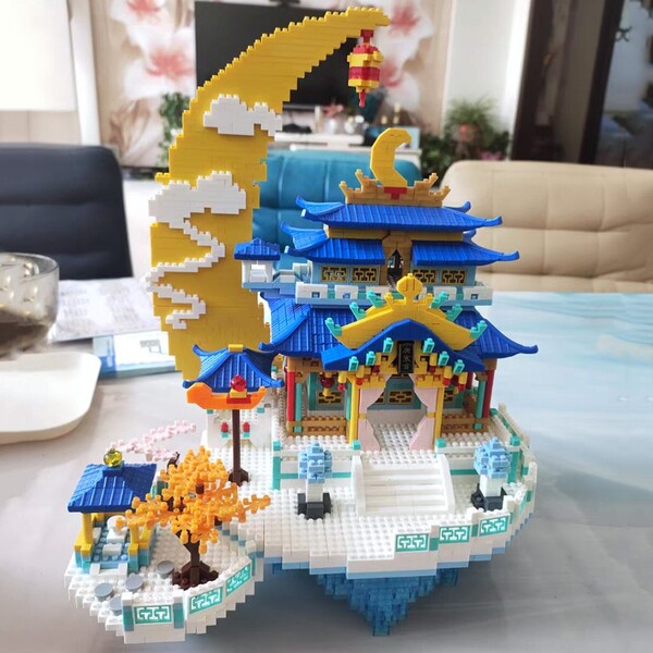 YZ 116  Moon Palace Cloud Pavilion Lantern Temple