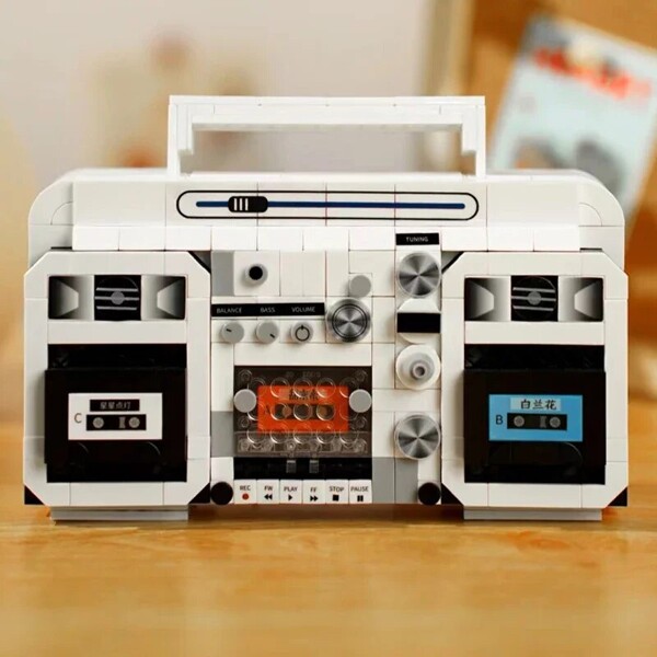 Lezi 00938 Retro Classic Antenna Radio Tape Player Music Recorder Machine