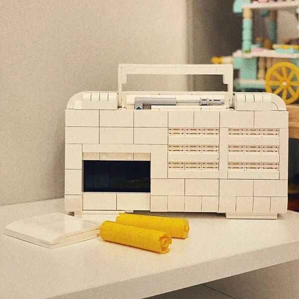 Lezi 00938 Retro Classic Antenna Radio Tape Player Music Recorder Machine