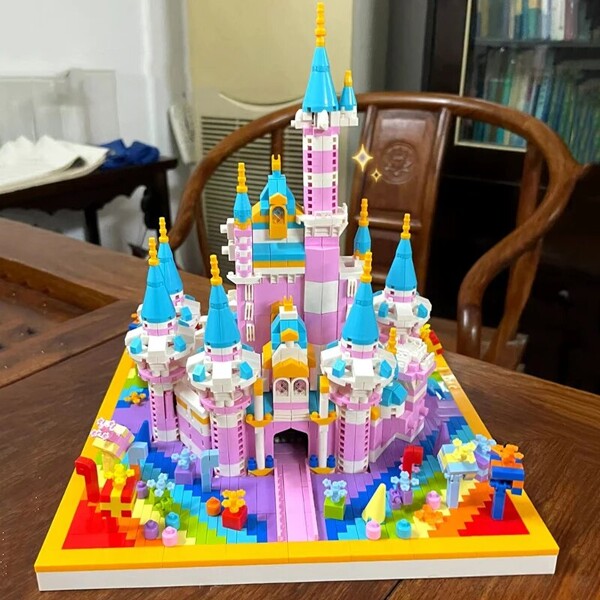 Moyu 92031 Rainbow Medieval Castle Palace Tower