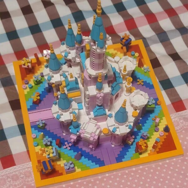 Moyu 92031 Rainbow Medieval Castle Palace Tower